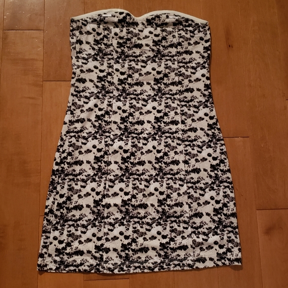 Fitted patterned dress - Picture 2 of 3